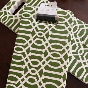Threshold Green and White Geometric Kneeling Pads